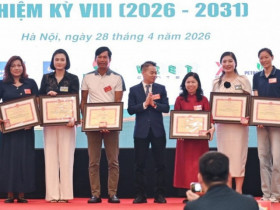 Hoa khôi bóng chuyền Kim Huệ nhận vinh dự lớn, BLV Quang Huy làm Phó Chủ tịch Liên đoàn