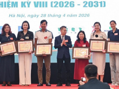 Thể thao - Hoa khôi bóng chuyền Kim Huệ nhận vinh dự lớn, BLV Quang Huy làm Phó Chủ tịch Liên đoàn