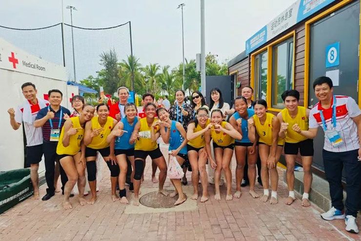 Nóng nhất thể thao sáng 30/4: Mỹ nhân bị đồn "dan díu" với nhiều võ sỹ UFC - 3