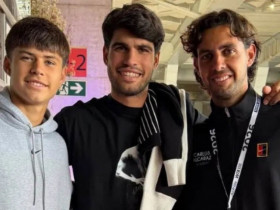 Nóng nhất thể thao chiều 1/5: Alcaraz xúc động chúc mừng em trai thắng trận ở Madrid Open