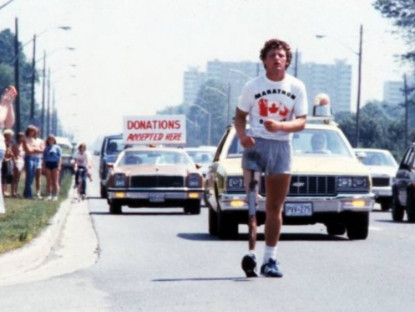 Thể thao - VĐV 18 tuổi cụt chân vẫn chạy 5.373 km, để lại "di sản tỷ đô" chạy marathon