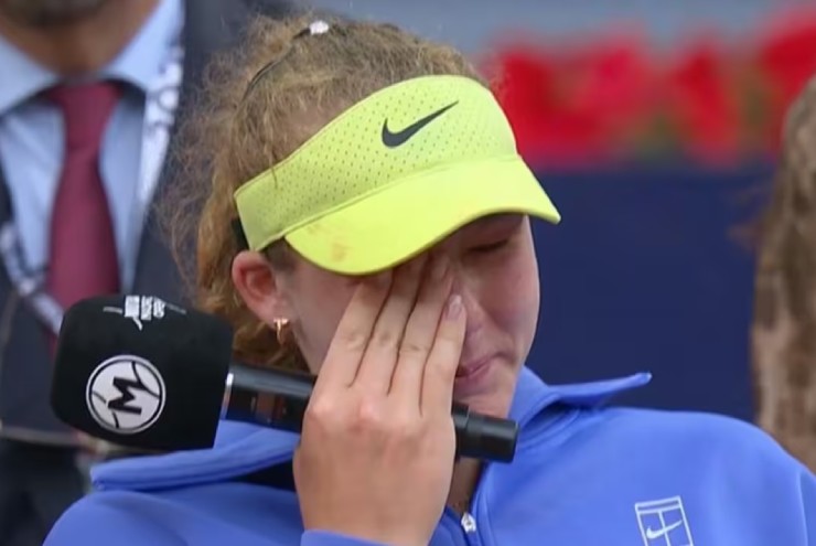 Nóng nhất thể thao sáng 3/5: "Tiểu Sharapova" bật khóc ngay giữa sân đấu - 1