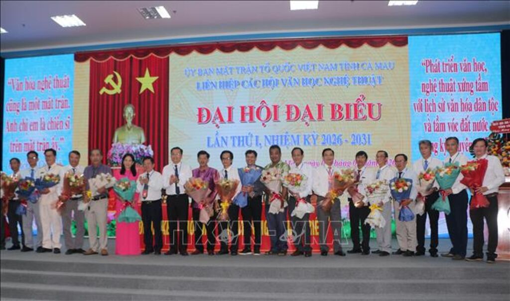 Phát huy vai trò của đội ngũ văn nghệ sĩ thời kỳ mới - 4