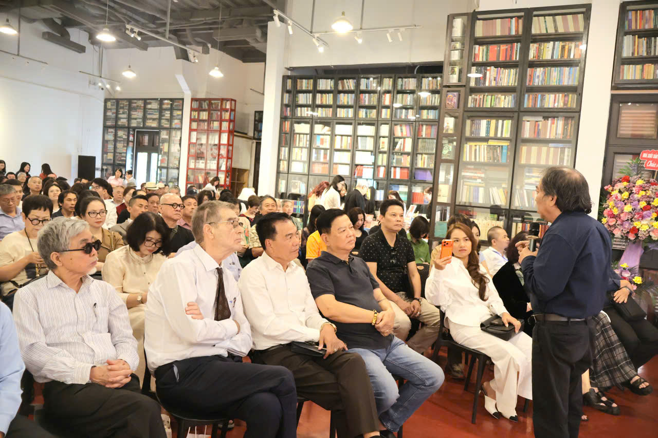 "Thời tiết của ký ức": Cuộc hội ngộ đặc biệt của năm cá tính văn chương độc bản - 1