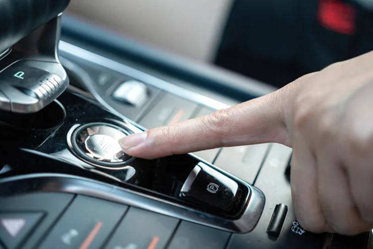 Ô tô sẽ phản ứng ra sao khi tài xế bấm nút Start/Stop lúc đang lái? - 2
