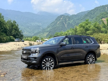 Giao thông - Cận cảnh Ford Everest động cơ xăng 2.3 mới, giá 1,63 tỷ đồng