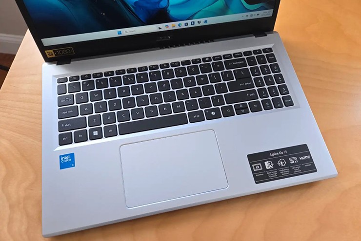 Nhiều người dùng bắt đầu thích laptop vỏ nhựa hơn kim loại - 1