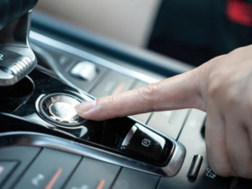 Ô tô sẽ phản ứng ra sao khi tài xế bấm nút Start/Stop lúc đang lái?
