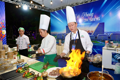 Sôi động các hoạt động nghệ thuật tại Dải trung tâm thành phố nằm trong chuỗi Lễ hội Hoa Phượng Đỏ tại Hải Phòng - 7