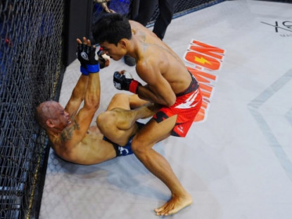 Thể thao - Mãn nhãn MMA: "McGregor Việt" giã gạo võ sĩ Philippines, Huy Hoàng thắng knock-out 100%