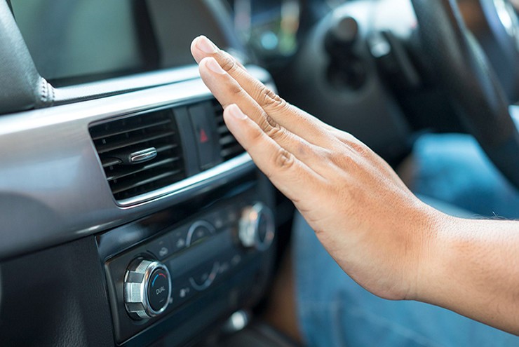 Sai lầm nhiều tài xế Việt mắc phải khi bật điều hòa sau khi đi biển, xe mãi không mát - 2