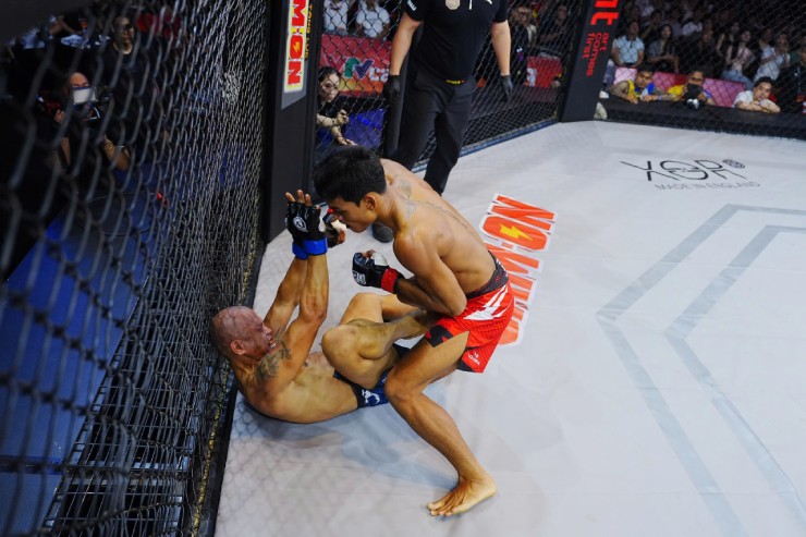 Mãn nhãn MMA: "McGregor Việt" giã gạo võ sĩ Philippines, Huy Hoàng thắng knock-out 100% - 1