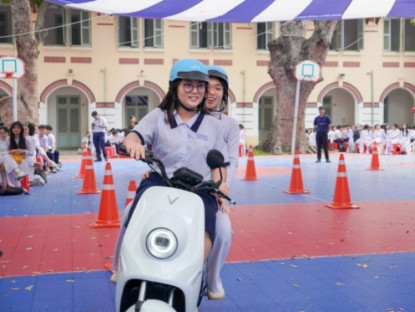 Thông tin doanh nghiệp - Học sinh chào mùa hè “rực rỡ” với VinFast ZGoo - xe máy điện ngoại hình đẹp, trang bị pin LFP