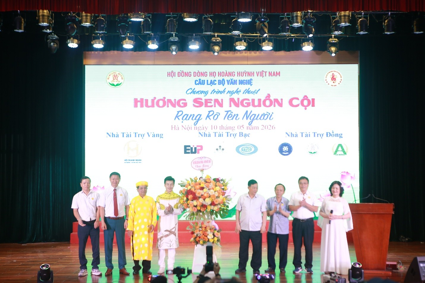 Đặc sắc chương trình nghệ thuật “Hương Sen nguồn cội - Rạng rỡ tên Người” - 1