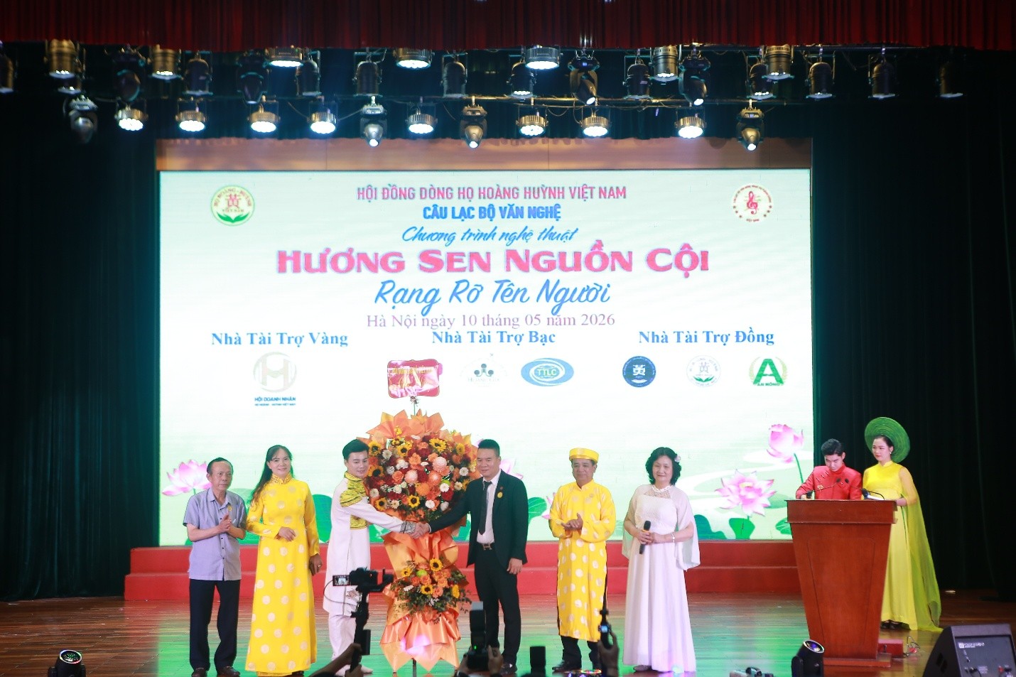 Đặc sắc chương trình nghệ thuật “Hương Sen nguồn cội - Rạng rỡ tên Người” - 2