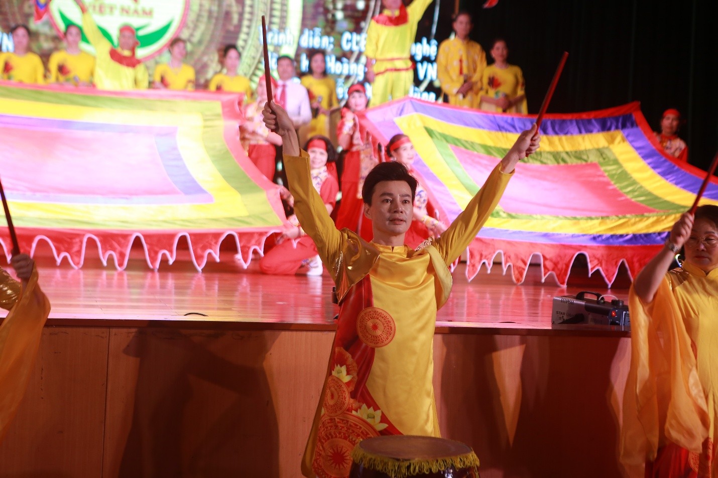 Đặc sắc chương trình nghệ thuật “Hương Sen nguồn cội - Rạng rỡ tên Người” - 5