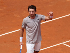 Tennis đỉnh cao Rome Open: Casper Ruud thắng áp đảo Musetti