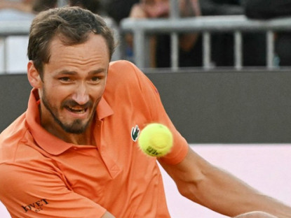 Thể thao - Tennis đỉnh cao Rome Open: Medvedev lội ngược dòng, Swiatek hủy diệt Osaka