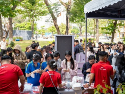 Thông tin doanh nghiệp - J&amp;T Express thu hút lao động trẻ và thúc đẩy trải nghiệm số tại LOGFAIR 2026