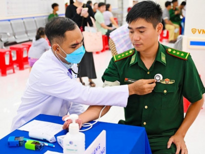 Thông tin doanh nghiệp - VNVC tài trợ Đặc khu Côn Đảo gói hỗ trợ hơn 10 tỷ đồng, đồng hành cùng TP.HCM bảo vệ sức khỏe quân, dân biển đảo