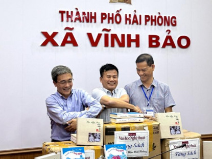 Văn thơ - Bình về “Cuộc phiêu du của Chép Hồng”