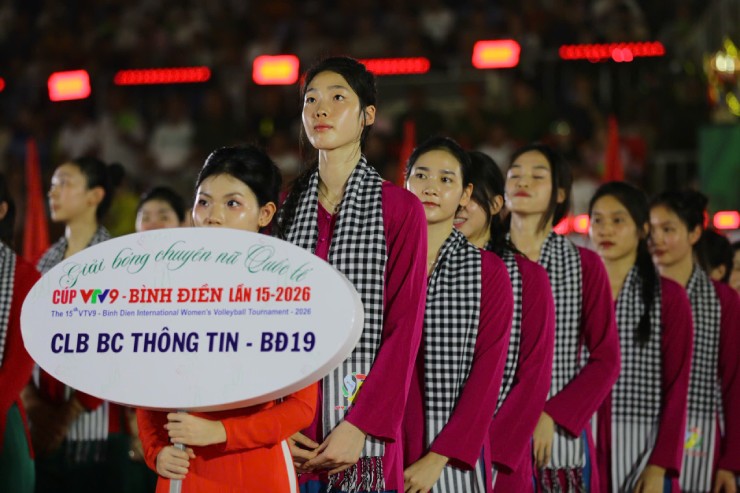 Rực rỡ bóng chuyền cúp VTV: Dàn "hoa khôi" mặc áo bà ba khoe nhan sắc nổi bật - 3