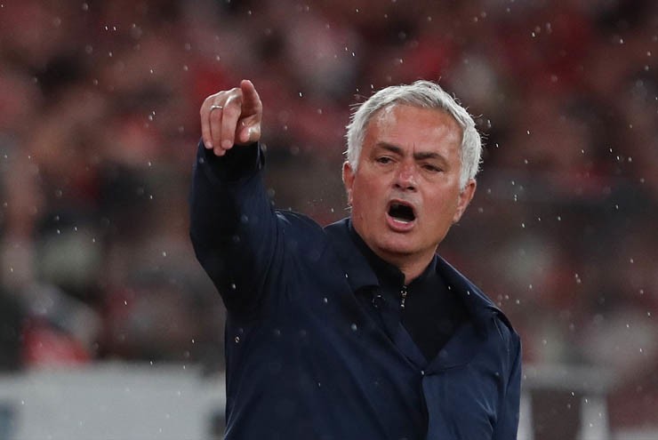 Tin mới nhất bóng đá sáng 16/5: Mourinho phủ nhận đàm phán với Real Madrid - 1