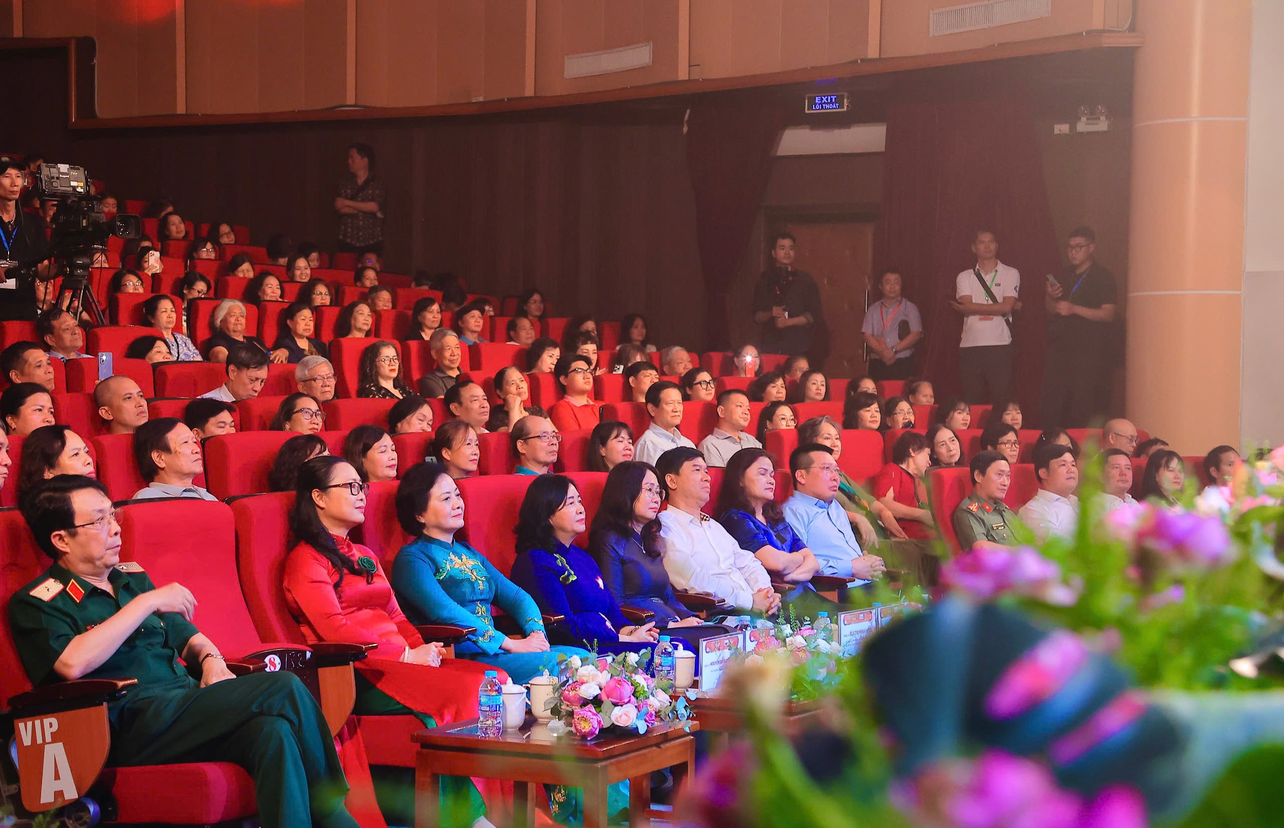 Tôn vinh cuộc đời và sự nghiệp cách mạng vẻ vang của Chủ tịch Hồ Chí Minh bằng ngôn ngữ nghệ thuật - 1