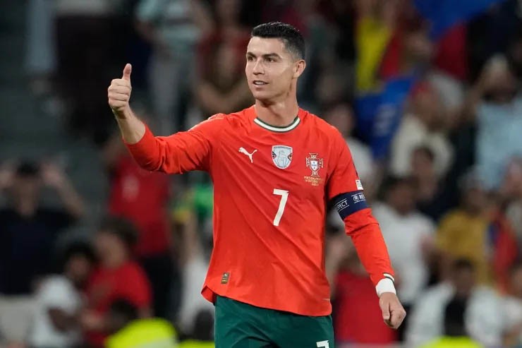Bồ Đào Nha đặt canh bạc vào Ronaldo, bất ngờ đội hình "27+1" mơ vô địch World Cup - 1