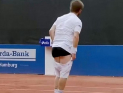 Thể thao - "Ngựa chứng" tennis tụt quần trước hàng nghìn khán giả, sao Nhật Bản bị doạ đánh