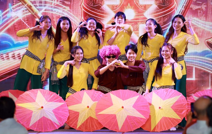 "Chân dài" Lan Vy giành Hoa khôi cúp bóng chuyền VTV, bất ngờ gặp sự cố hy hữu - 9