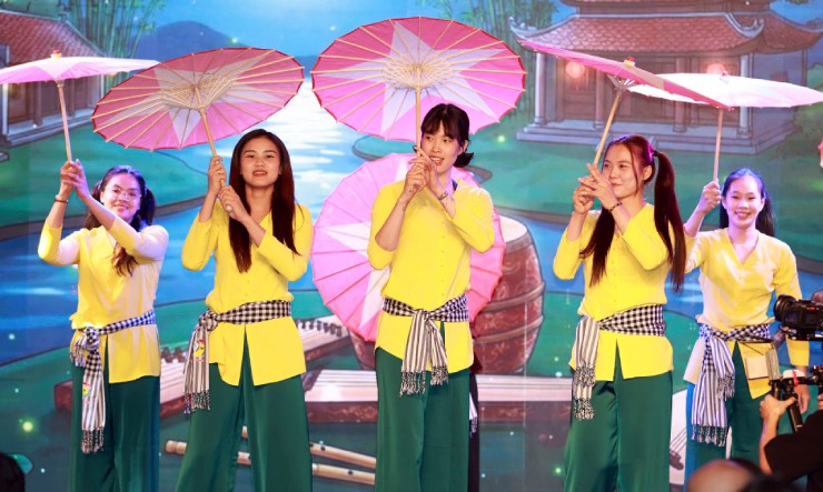"Chân dài" Lan Vy giành Hoa khôi cúp bóng chuyền VTV, bất ngờ gặp sự cố hy hữu - 10