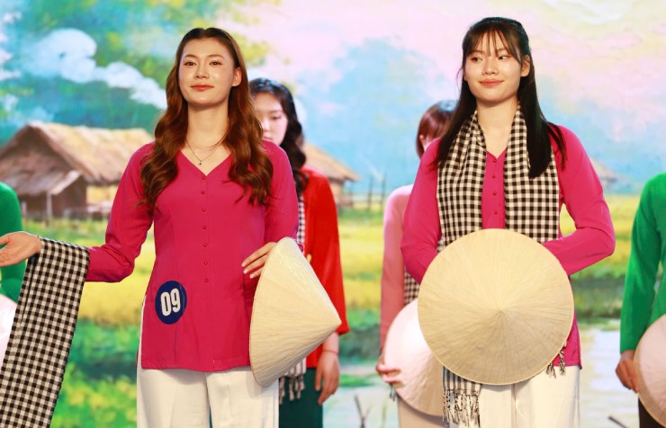 "Chân dài" Lan Vy giành Hoa khôi cúp bóng chuyền VTV, bất ngờ gặp sự cố hy hữu - 4
