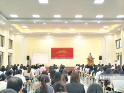 Tin Tức - Trang bị nền tảng lý luận chính trị cho đảng viên mới và đối tượng kết nạp Đảng