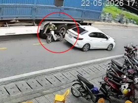 Clip: Xe máy vượt ẩu bị kẹp giữa hai ô tô