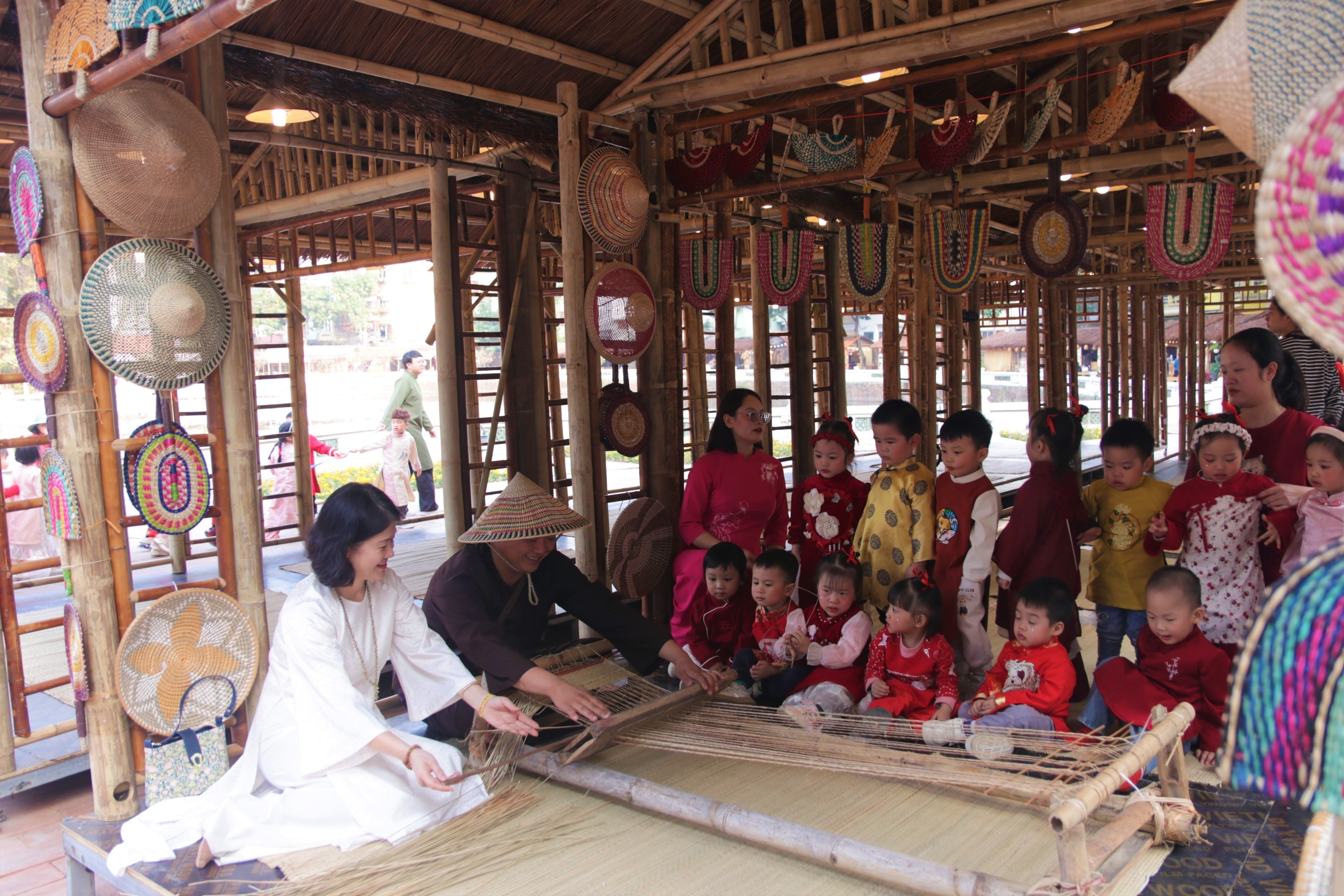 Trải nghiệm văn hóa dân gian tại Văn Miếu - Quốc Tử Giám qua chương trình “Một ngày rong chơi” - 3