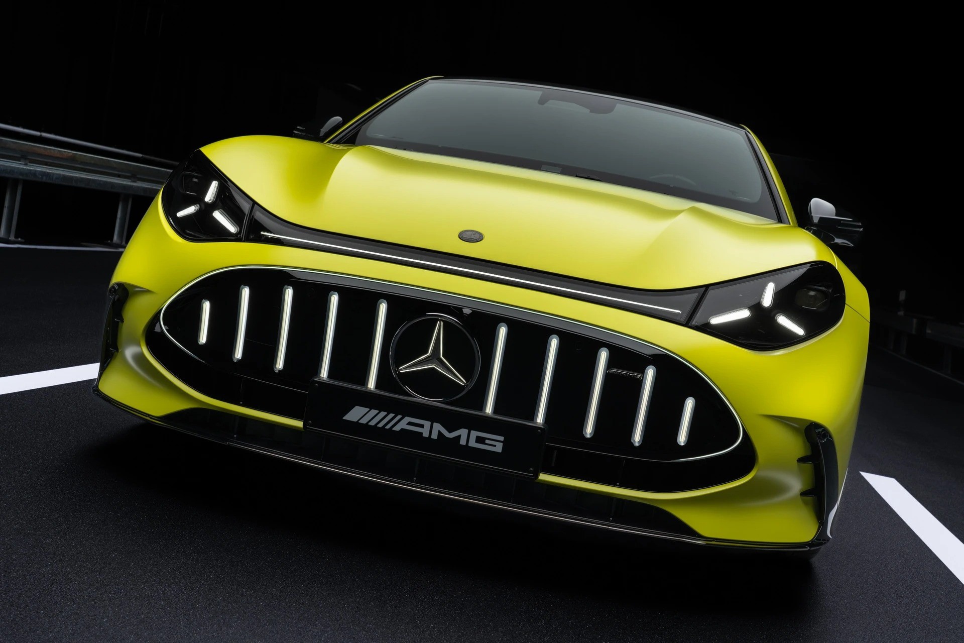 Mercedes-AMG ra mắt dòng xe GT 4-Door Coupe mới - 3
