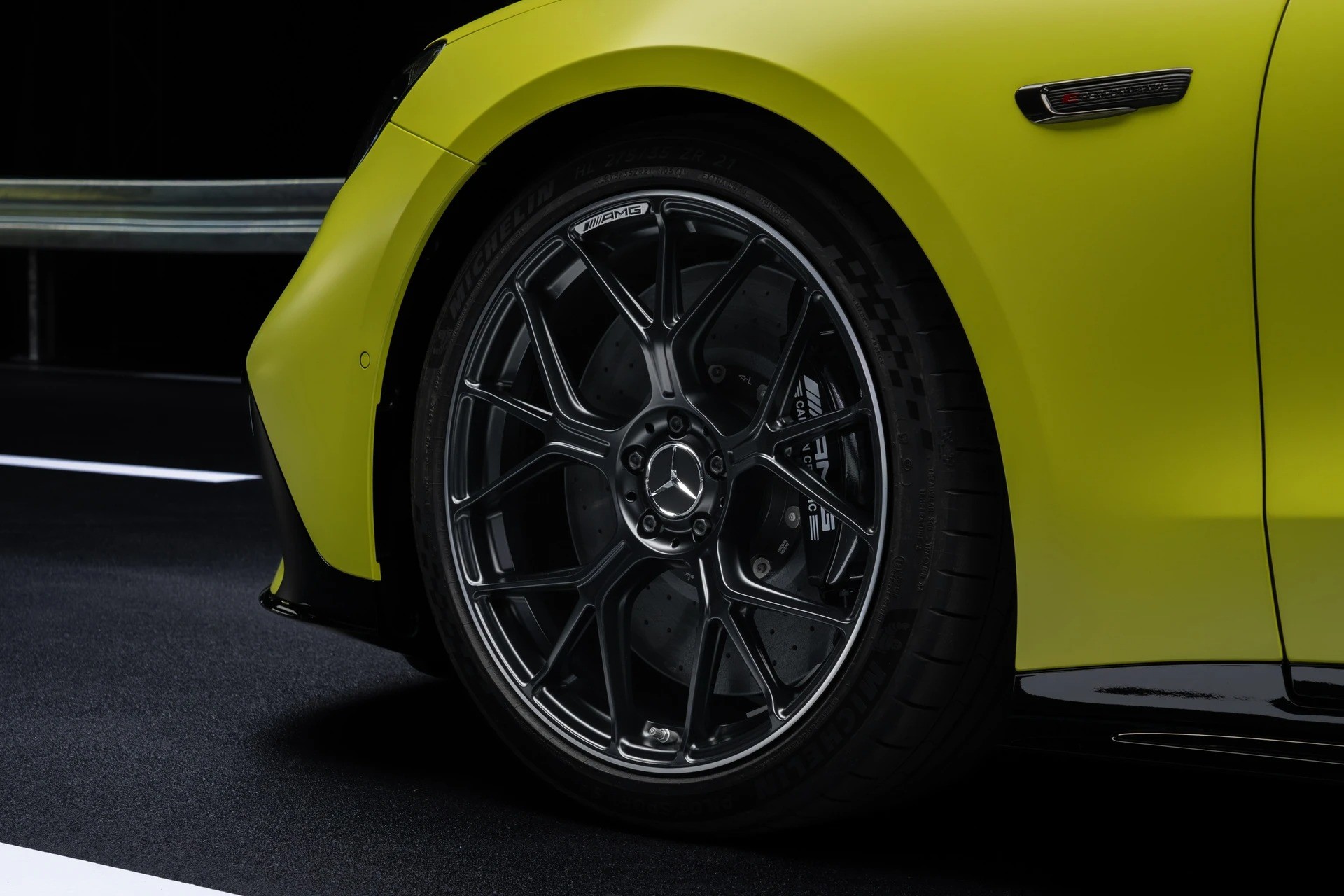 Mercedes-AMG ra mắt dòng xe GT 4-Door Coupe mới - 4