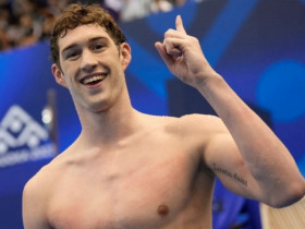 Siêu kình ngư Olympic vô địch ở giải đấu được phép dùng doping, ẵm 6,5 tỷ đồng