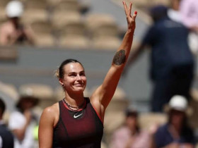 Tennis đỉnh cao Roland Garros: Sabalenka thắng dễ trận ra quân