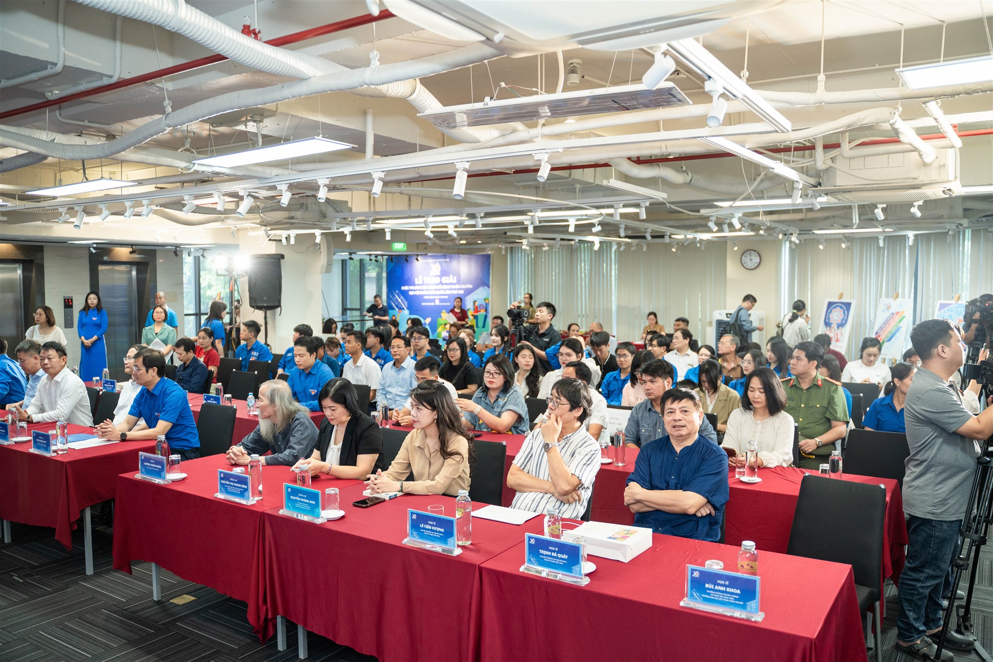 Tranh cổ động góp phần cổ vũ, lan tỏa tinh thần Đại hội Đoàn toàn quốc lần thứ XIII - 1