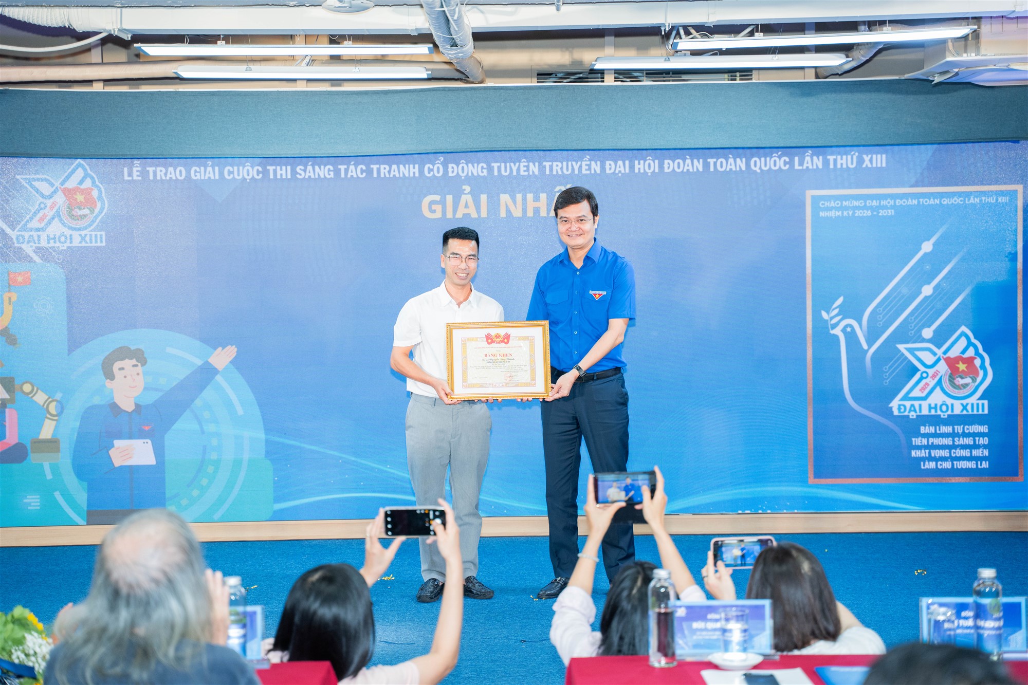 Tranh cổ động góp phần cổ vũ, lan tỏa tinh thần Đại hội Đoàn toàn quốc lần thứ XIII - 3