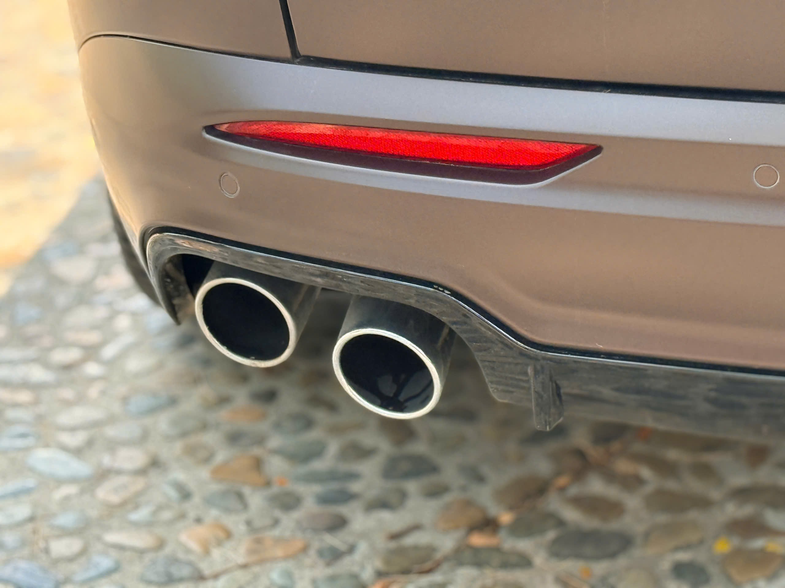 Thị trường Việt Nam có thêm phiên bản giá hấp dẫn cho dòng xe Maserati Grecale - 10