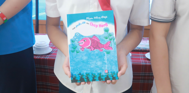 "Cuộc phiêu du của Chép Hồng" và bản thể lưu động của nước - 1