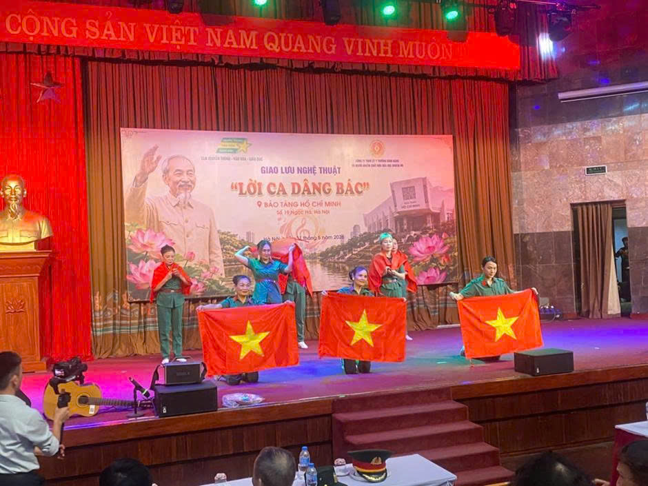 Đặc sắc chương trình Giao lưu nghệ thuật “Lời ca dâng Bác” - 4