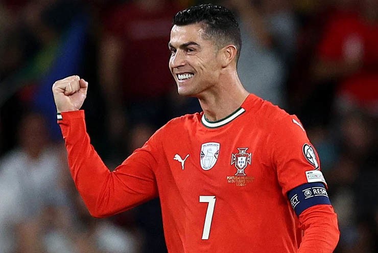 Sếp lớn Bồ Đào Nha nói thẳng về cơ hội Ronaldo dự World Cup 2030 khi 45 tuổi - 1