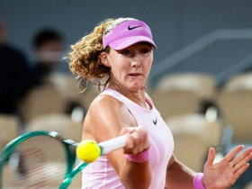 Tennis đỉnh cao Roland Garros: Andreeva thẳng tiến vào bán kết, Kostyuk ghi danh lịch sử