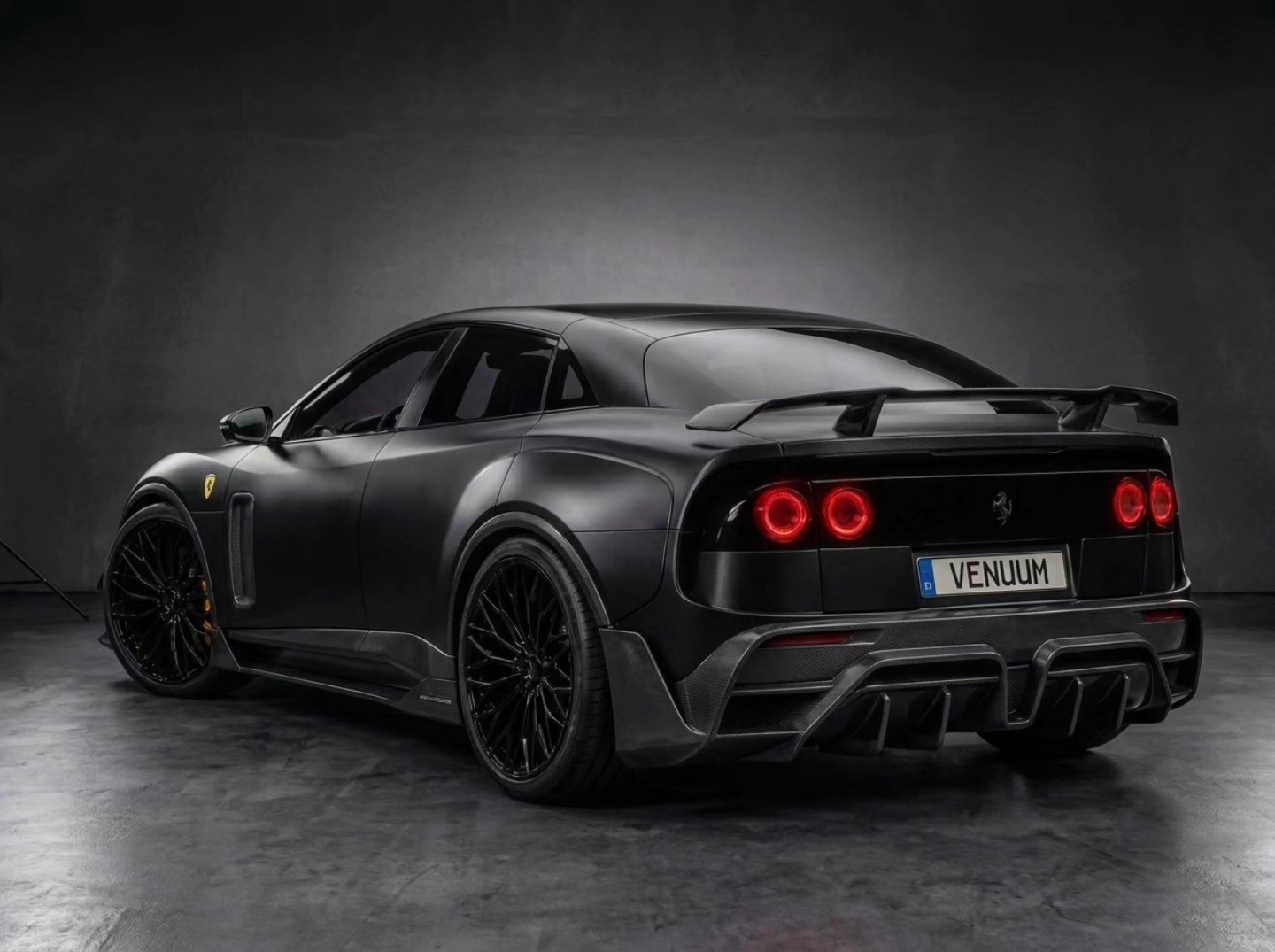 Vừa ra mắt siêu xe điện Ferrari Luce đã có bản độ hầm hố - 2