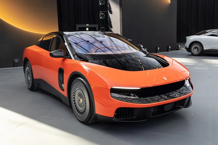 Vừa ra mắt siêu xe điện Ferrari Luce đã có bản độ hầm hố - 7