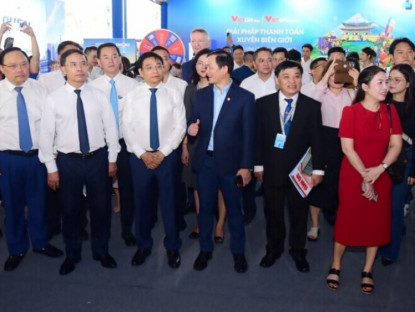 Thông tin doanh nghiệp - Gian hàng của SACOMBANK thu hút khách quốc tế tại Lễ hội Tài chính số 2026